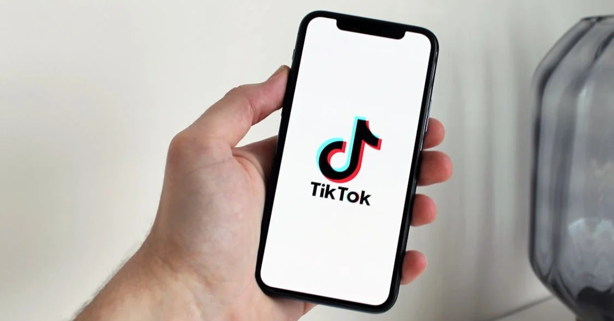 tampilan aplikasi tiktok di smartphone